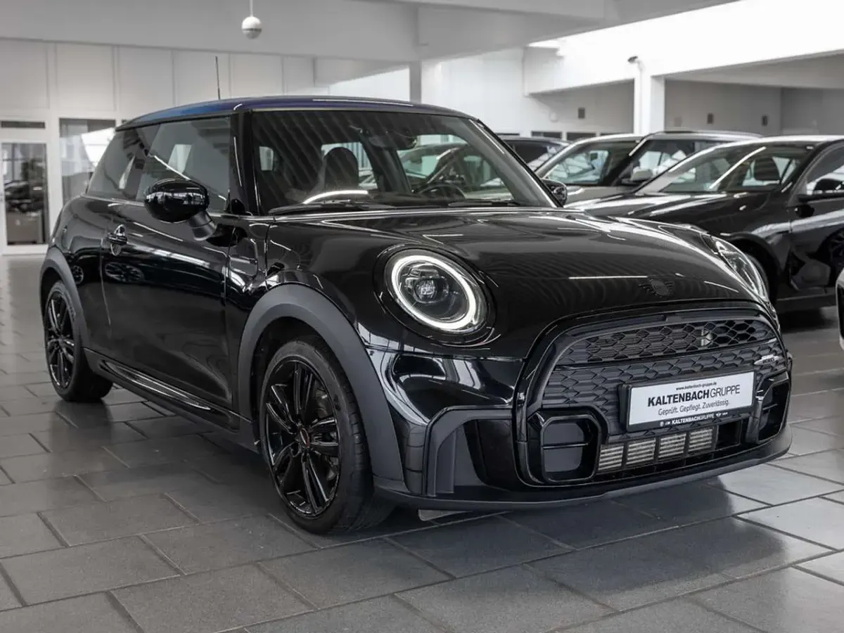Gebraucht Mini John Cooper Works 136 PS (100 kW) 2021 Midnight black Kleinwagen