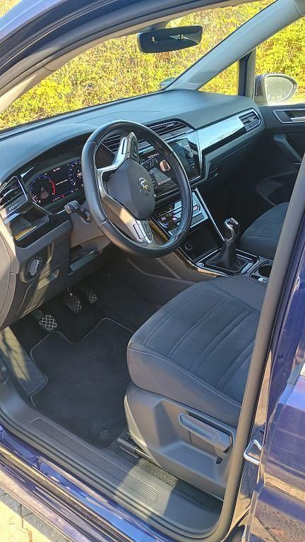 Gebraucht VW Touran Highline 150 PS (110 kW) 2022 Blau Van / Kleinbus