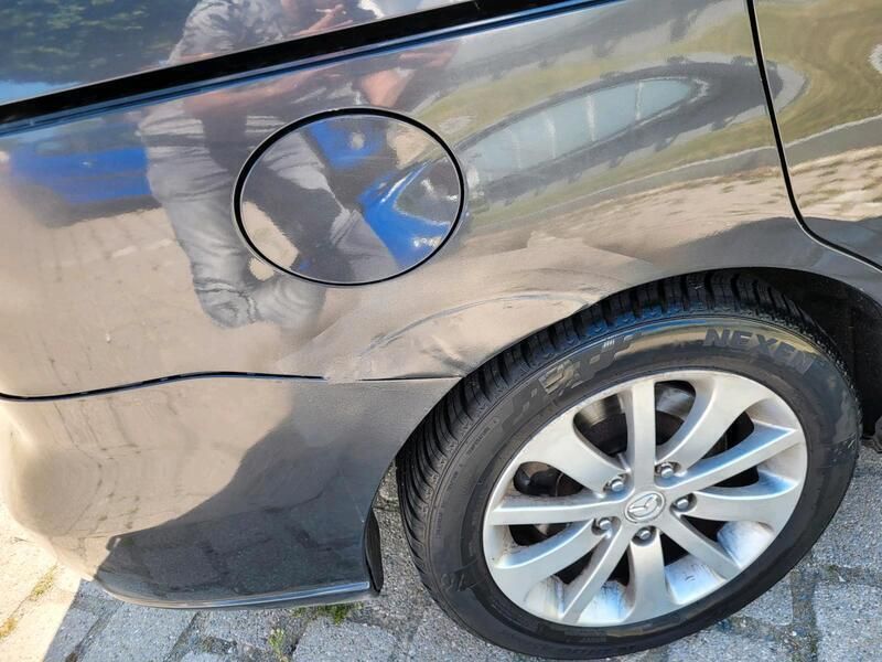 Grau Gebraucht 2005 Mazda 5 Van / Kleinbus | 2.800 € (Fairer Preis) - Bild 1/4