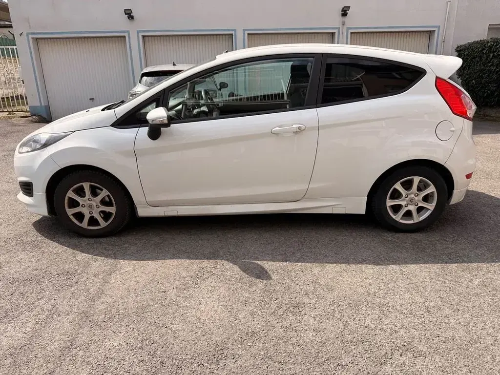 Second-hand Ford Fiesta SYNC Edition 82 CP (60 kW) 2014 Alb Hatchback