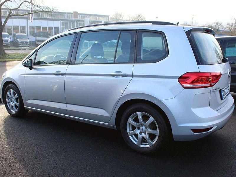 Gebraucht VW Touran Trendline 116 PS (85 kW) 2019 Silber Van / Kleinbus