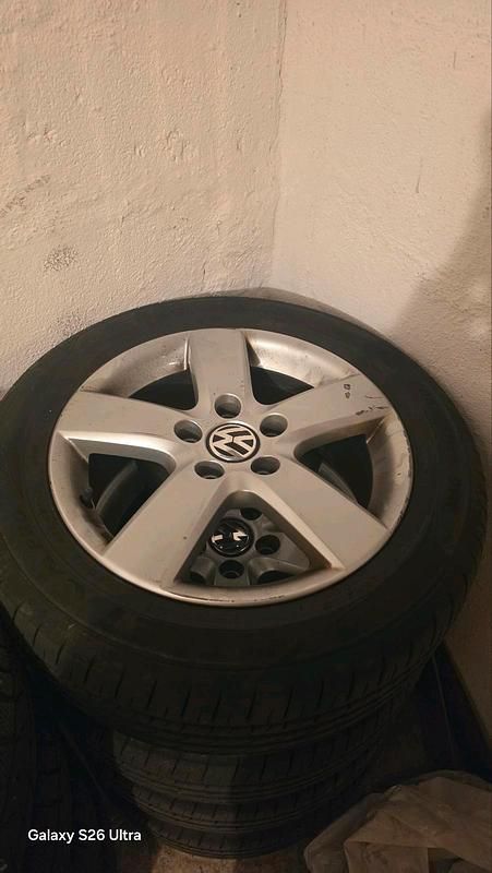 Gebraucht VW Golf VI 105 PS (77 kW) 2011 Rot Kleinwagen