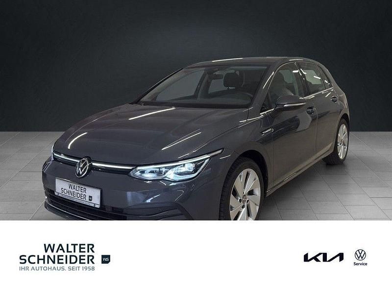 Delfingrau metallic (metallic) Gebraucht 2021 VW Golf VIII Style Limousine | 20.420 € (Etwas zu teuer) - Bild 1/4