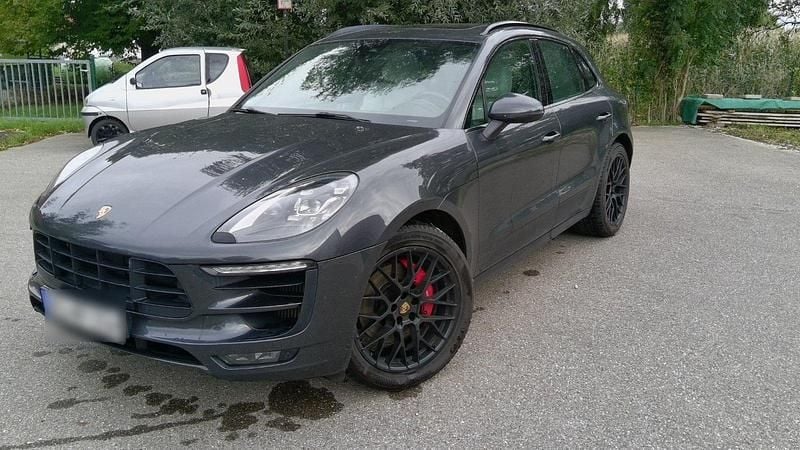 Grau Gebraucht 2017 Porsche Macan GTS SUV | 41.499 € (Guter Preis) - Bild 1/4