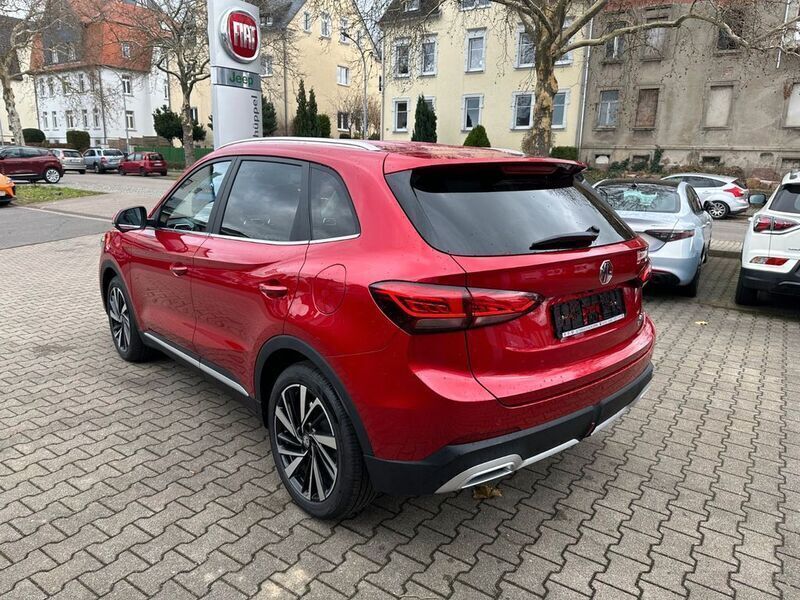 Gebraucht MG ZS Luxury 197 PS (144 kW) 2024 Rot Limousine