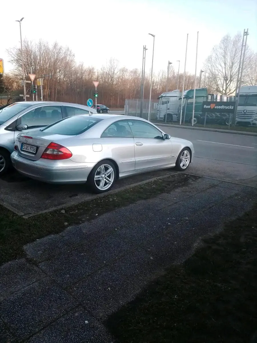 Gebraucht Mercedes CLK200 183 PS (134 kW) 2007 Silber Coupé