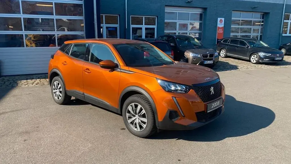 Gebraucht Peugeot 2008 Active 131 PS (96 kW) 2021 Orange SUV