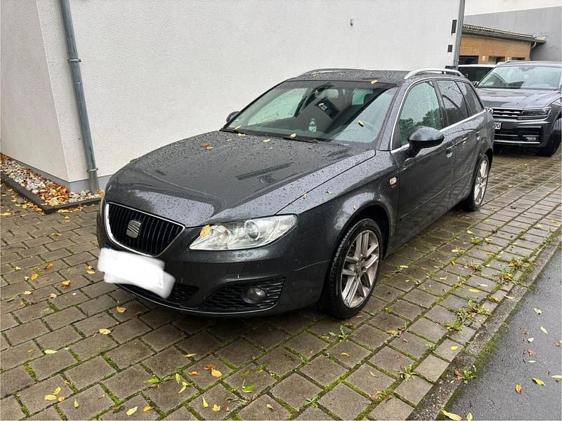 Grau Gebraucht 2011 Seat Exeo Kombi | 3.800 € (Fairer Preis) - Bild 1/4