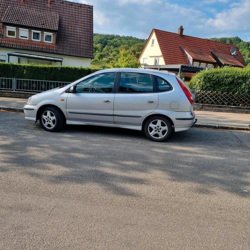 Silber Gebraucht 2003 Nissan Almera Tino Van / Kleinbus | 2.100 € (Fairer Preis) - Bild 1/4