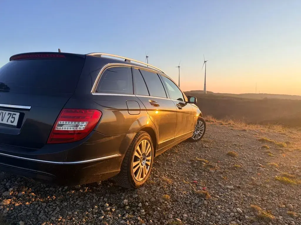 Gebraucht Mercedes 220 171 PS (125 kW) 2011 Schwarz Limousine