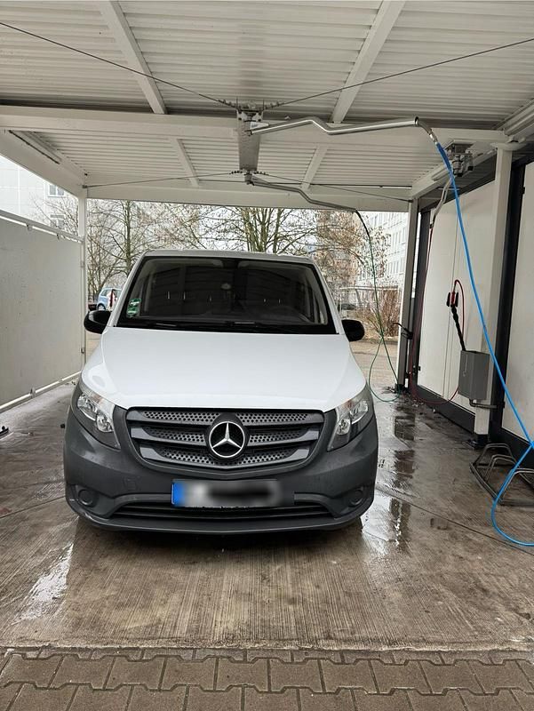 Weiß Gebraucht 2016 Mercedes Vito Van / Kleinbus | 9.000 € (Fairer Preis) - Bild 1/4