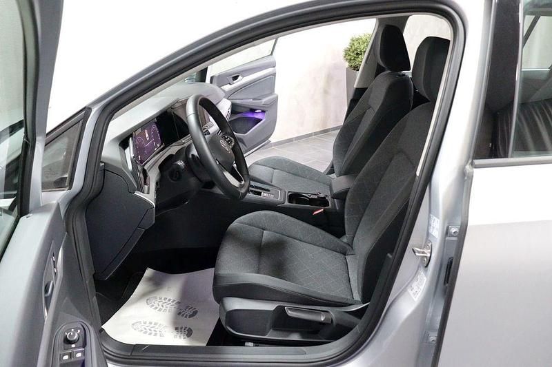 Gebraucht VW Golf VIII Life 131 PS (96 kW) 2023 Reflexsilber metallic (metallic) Kombi