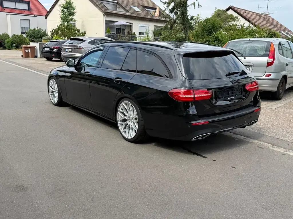 Gebraucht Mercedes E250 AMG 211 PS (155 kW) 2017 Schwarz Limousine