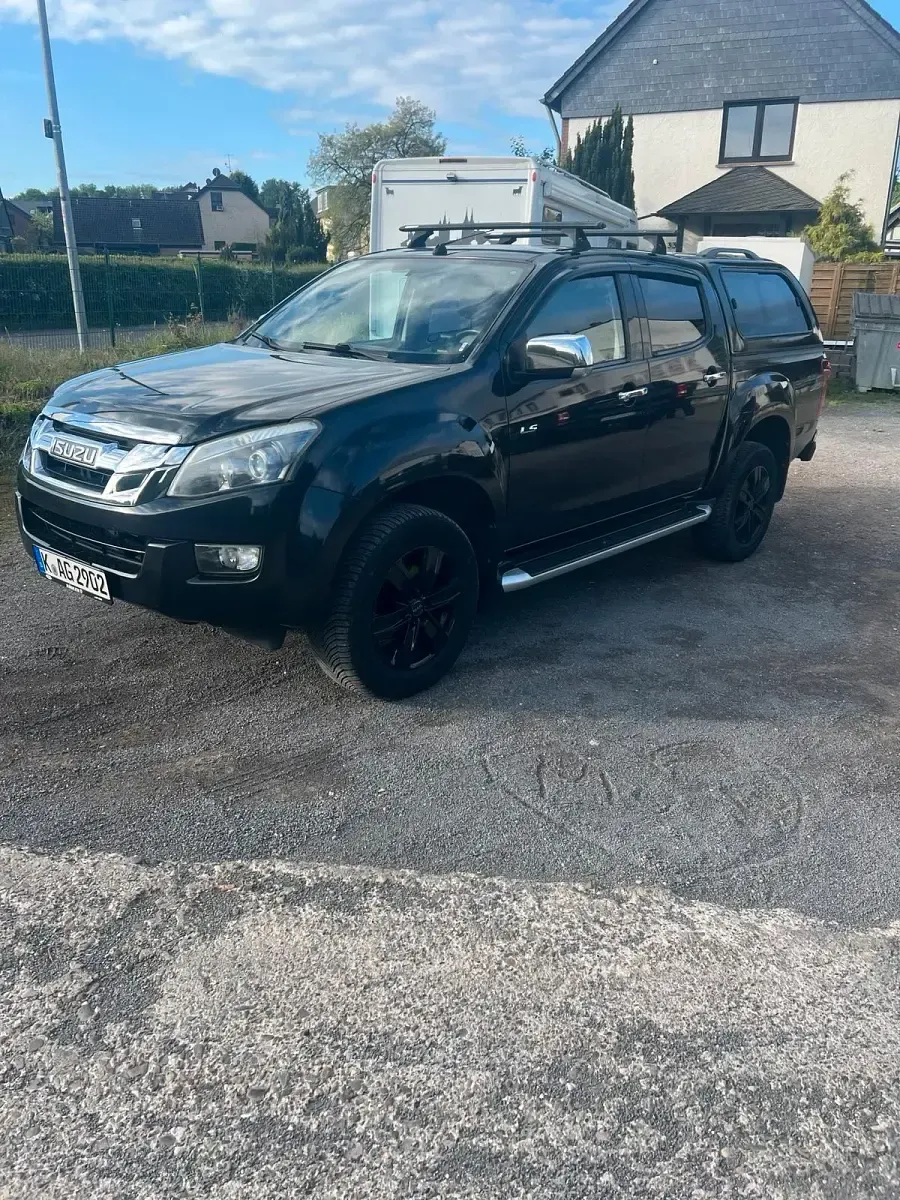 Käytetty Isuzu D-Max 163 HP (119 kW) 2016 Musta Nouto