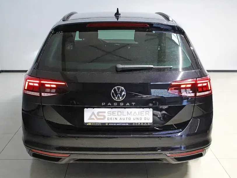 Gebraucht VW Passat Business 150 PS (110 kW) 2024 Deep black perleffekt Kombi