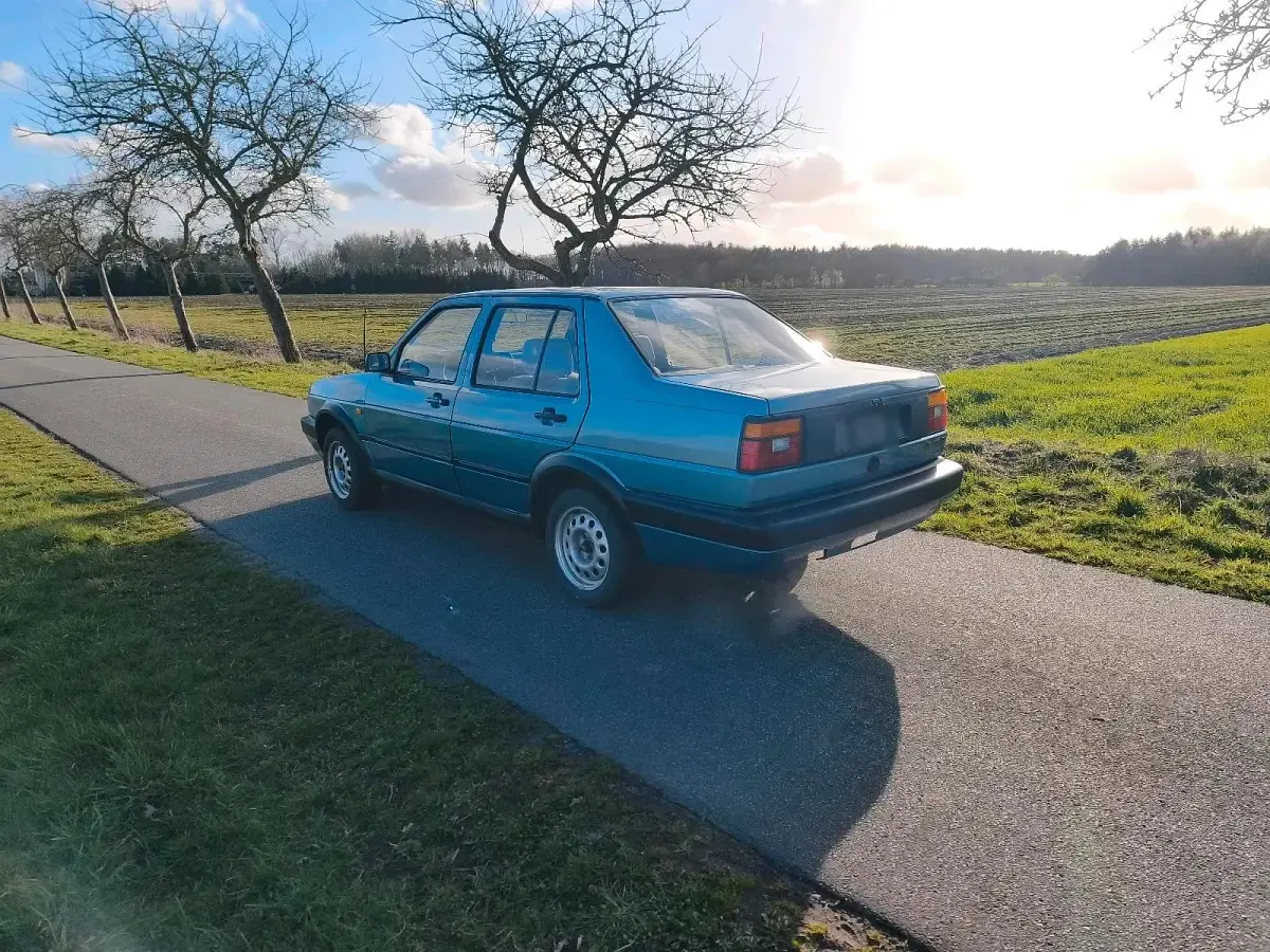 Brugt VW Jetta 70 HK (51 kW) 1990 Blå Sedan