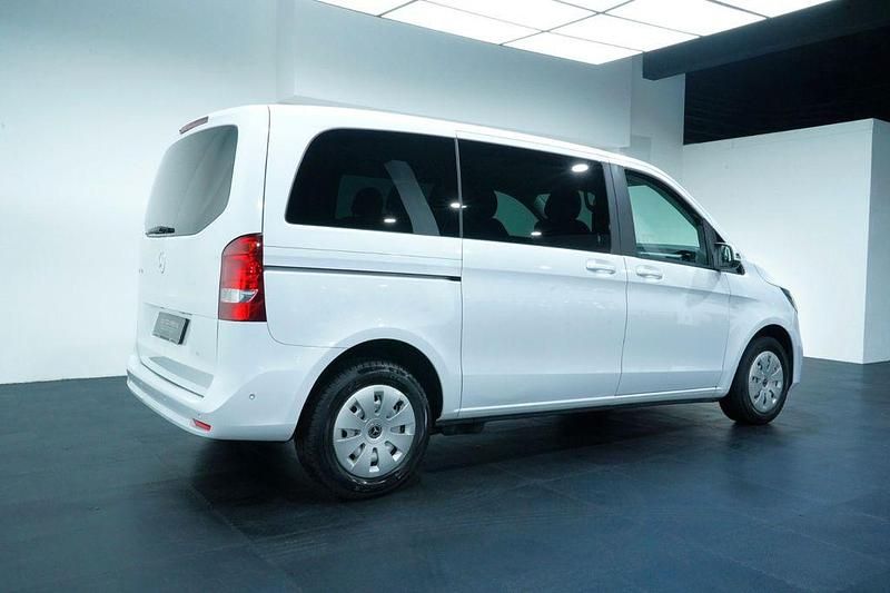 Gebraucht Mercedes V220 163 PS (119 kW) 2022 Weiß Van / Kleinbus