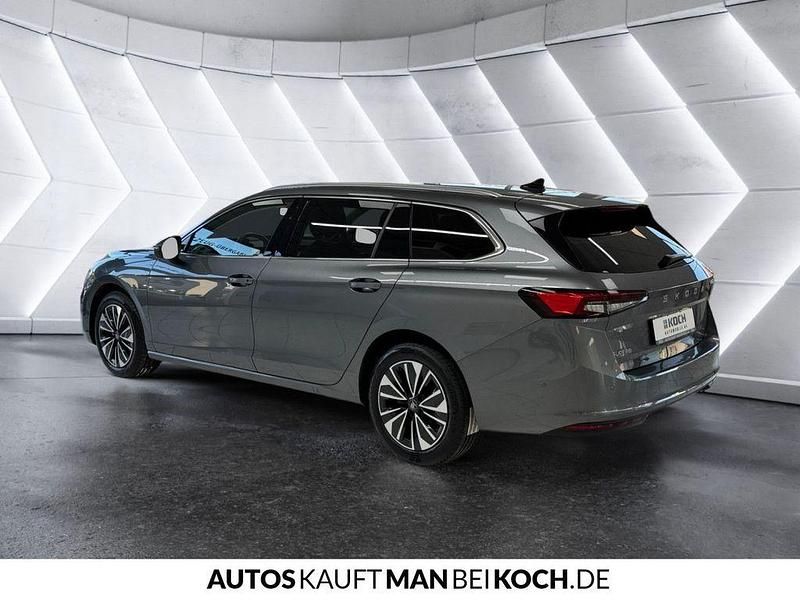 Gebraucht Skoda Superb Selection 150 PS (110 kW) 2025 Graphitegrau metallic/graphit Kombi
