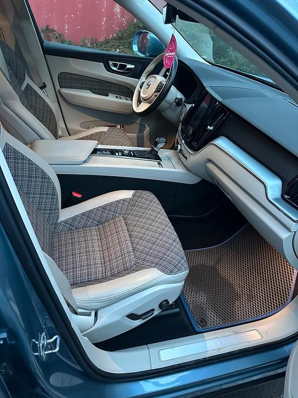 Gebraucht Volvo XC60 Momentum 194 PS (142 kW) 2019 Blau SUV