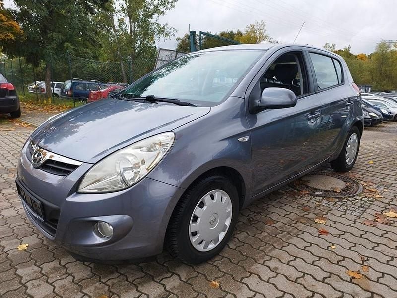 Grau Gebraucht 2009 Hyundai i20 Style Limousine | 2.400 € (Guter Preis) - Bild 1/4