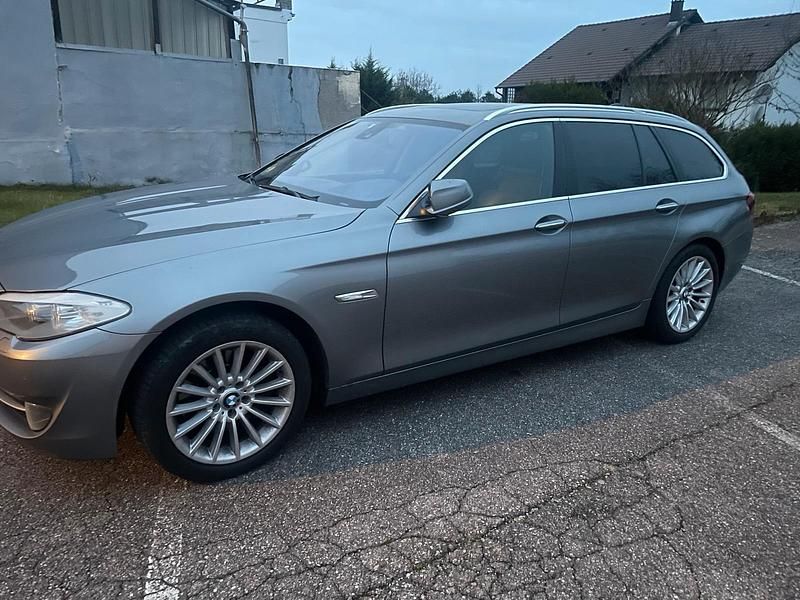 Grau Gebraucht 2012 BMW 525 Kombi | 9.500 € (Guter Preis) - Bild 1/4