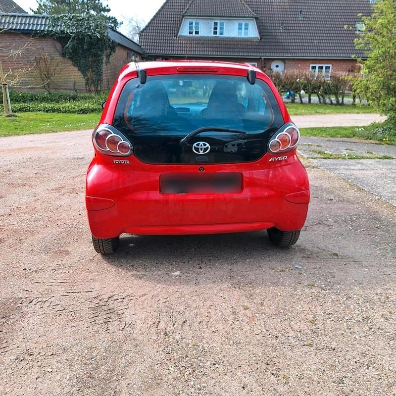 Second-hand Toyota Aygo 2009 Roșu Hatchback