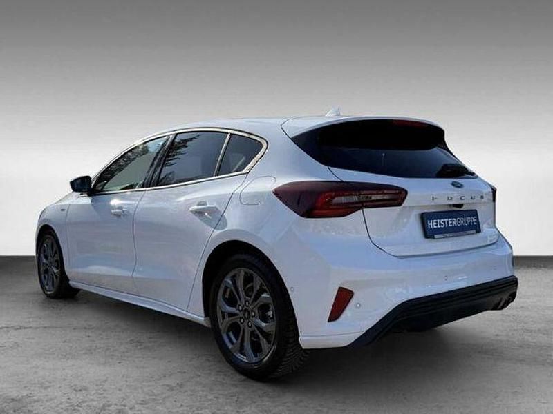Gebraucht Ford Focus ST-Line 125 PS (91 kW) 2024 Weiß (frostweiß) Limousine