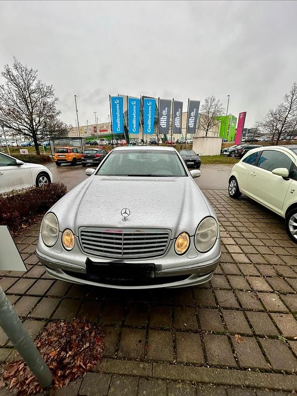 Silber Gebraucht 2002 Mercedes E320 Limousine | 2.550 € (Superpreis) - Bild 1/4