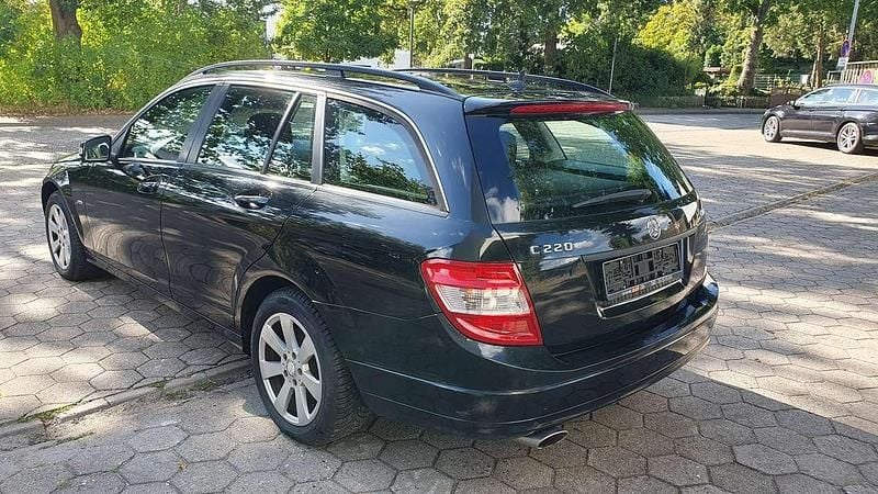 Gebraucht Mercedes C220 170 PS (125 kW) 2011 Obsidianschwarz  metalliclack Kombi