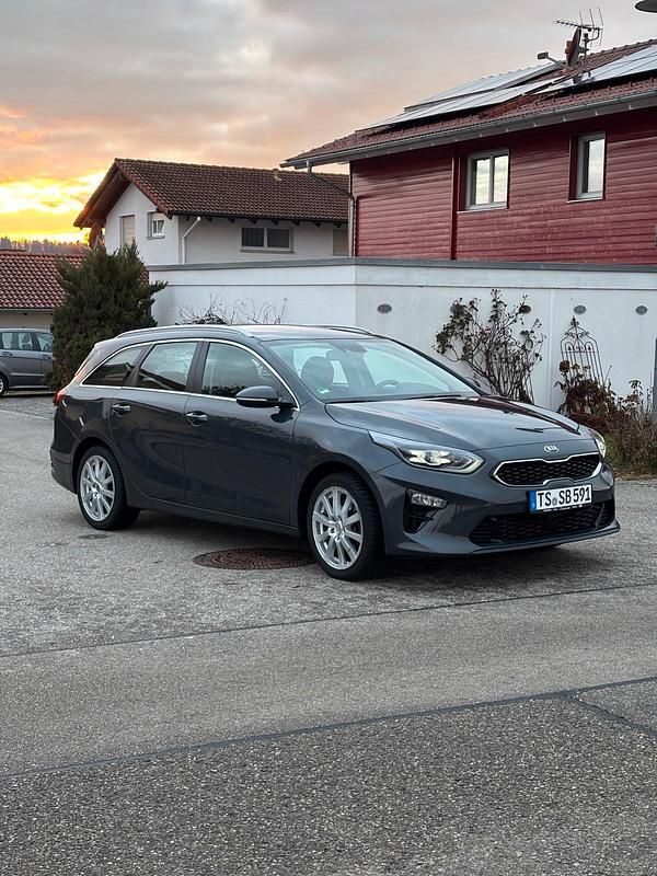 Gebraucht Kia Ceed Sportswagon 140 PS (102 kW) 2019 Grau Kombi