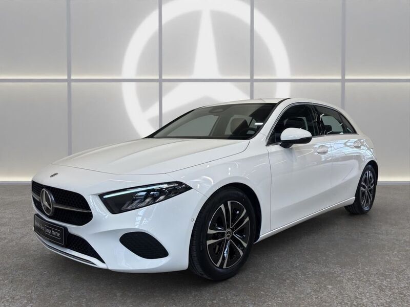 Weiss Gebraucht 2024 Mercedes A180 Advanced Limousine | 27.680 € (Guter Preis) - Bild 1/4