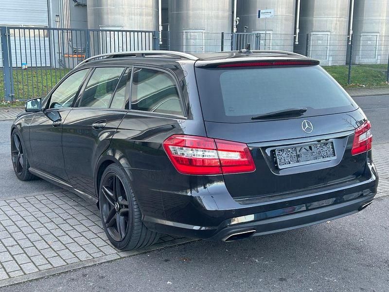 Gebraucht Mercedes E350 AMG 265 PS (194 kW) 2011 Schwarz Limousine