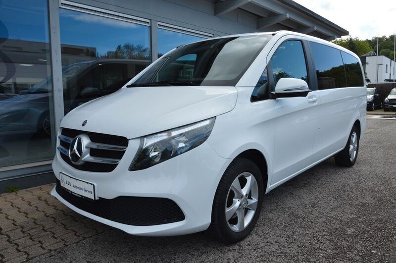 Arktikweiss Gebraucht 2019 Mercedes V220 Van / Kleinbus | 35.990 € (Fairer Preis) - Bild 1/4