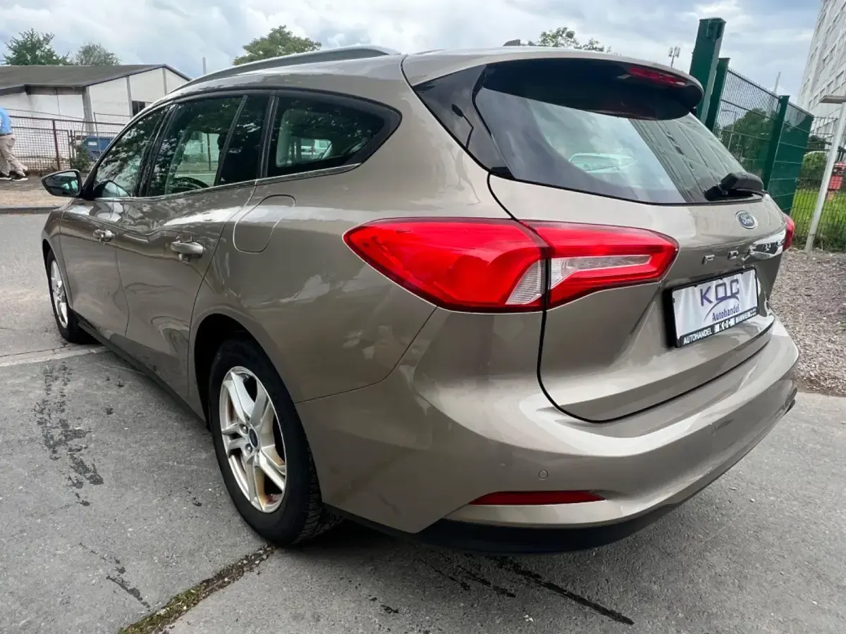 Gebraucht Ford Focus Cool & Connect 120 PS (88 kW) 2019 Silber Kombi