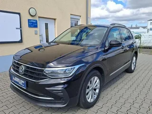 Deep black perleffekt Gebraucht 2022 VW Tiguan Life SUV | 24.890 € (Guter Preis) - Bild 1/3