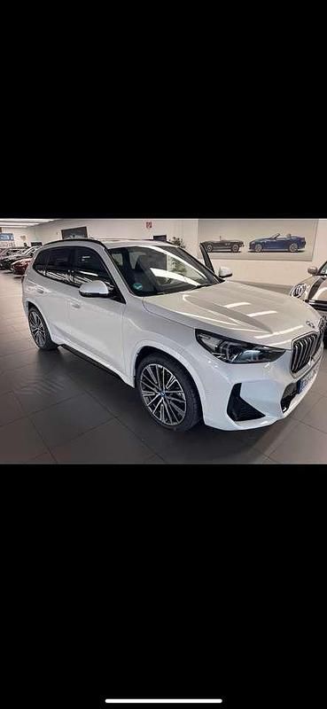 Weiß Gebraucht 2023 BMW iX1 M Sport SUV | 43.000 € (Etwas zu teuer) - Bild 1/4