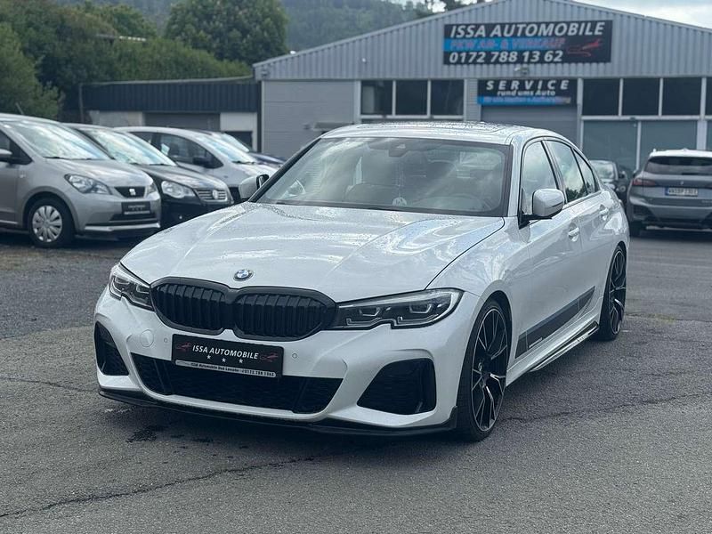 Mineralweiss metallic Gebraucht 2019 BMW 330 Sport Line Limousine | 29.999 € (Superpreis) - Bild 1/4