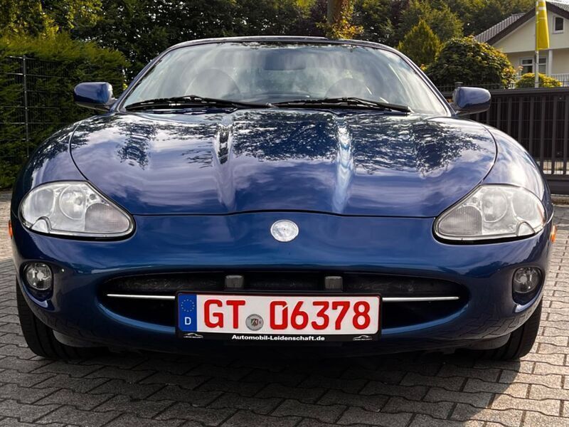 Blau Gebraucht 1998 Jaguar XK8 Coupé | 29.900 € - Bild 1/4