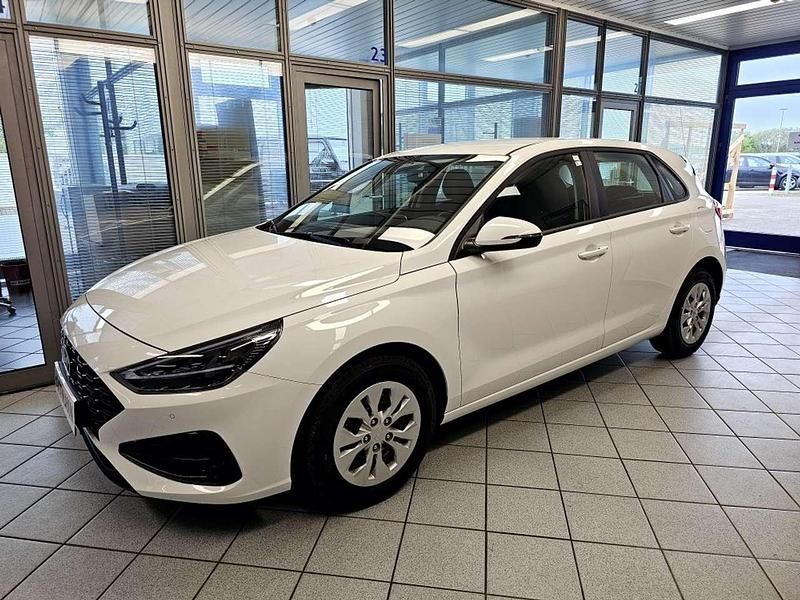 Neu Hyundai i30 101 PS (74 kW) 2026 Weiß Limousine