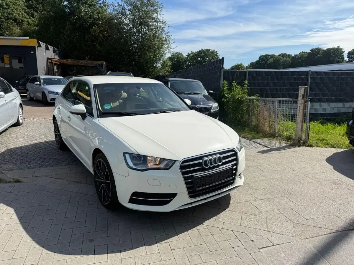 Gebraucht Audi A3 Ambiente 150 PS (110 kW) 2014 Weiß Limousine