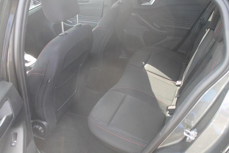 Gebraucht Ford Focus ST-Line X 155 PS (114 kW) 2025 Grau Limousine