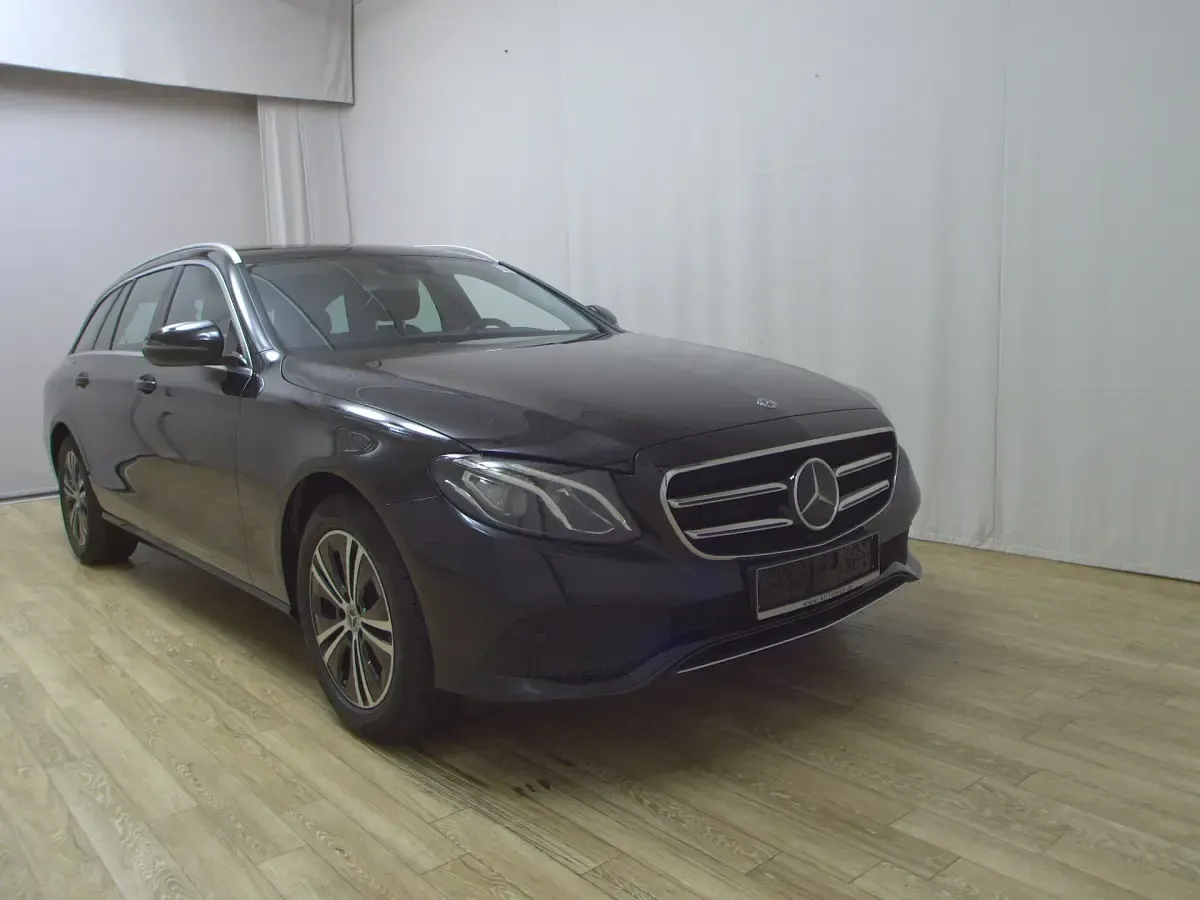 Gebraucht Mercedes E220 Avantgarde 194 PS (142 kW) 2020 Schwarz Kombi