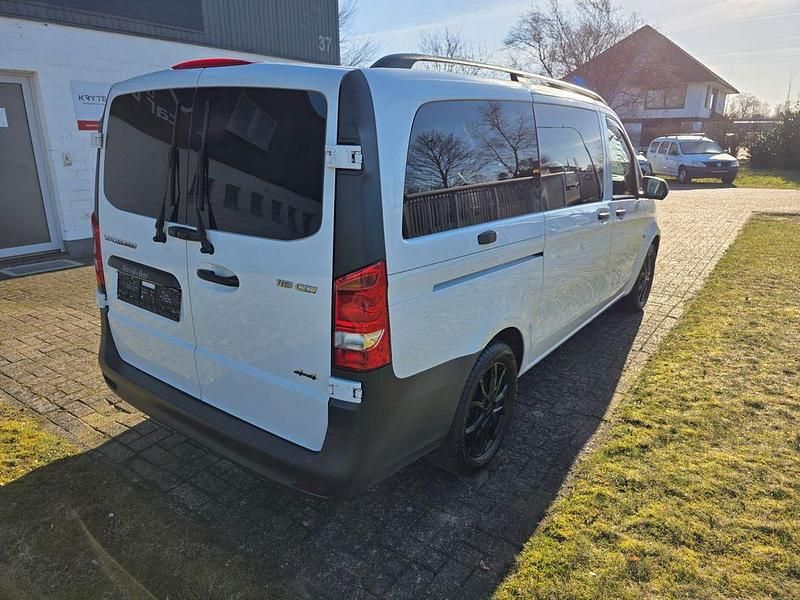 Gebraucht Mercedes Vito 163 PS (119 kW) 2023 Weiß Van