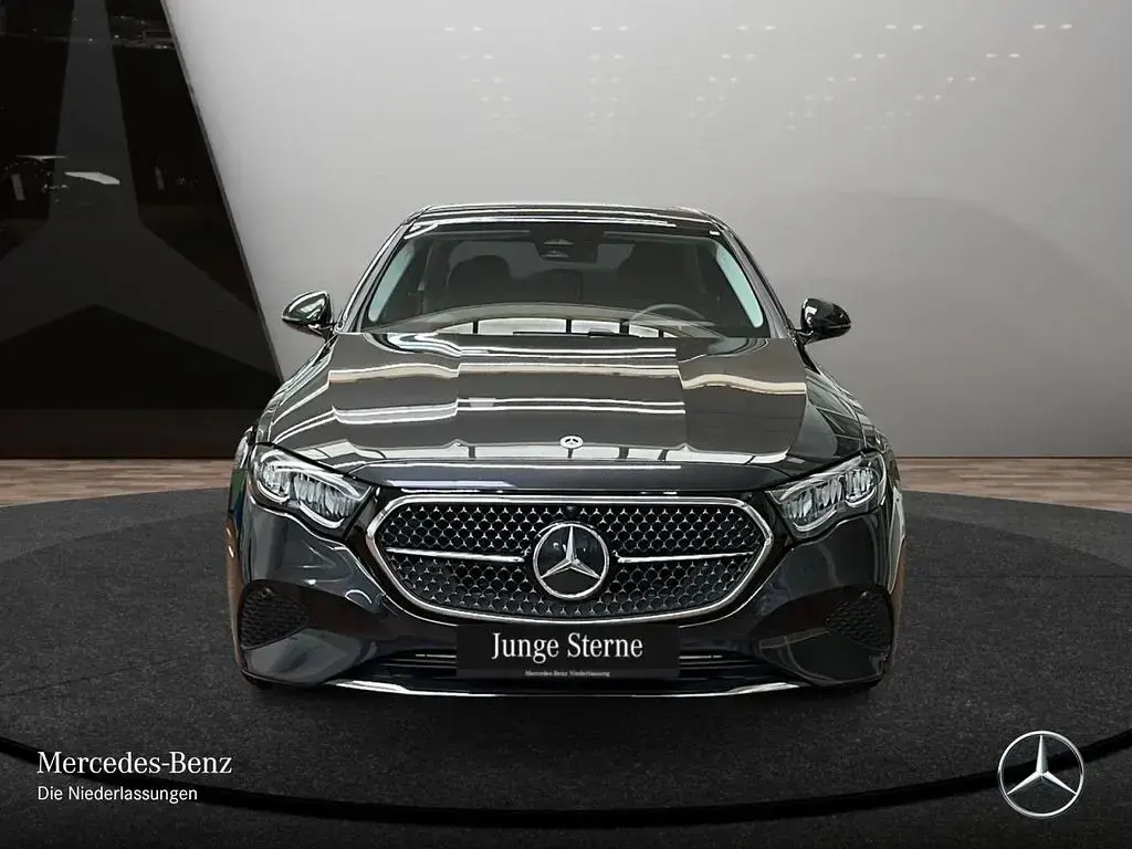 Usado Mercedes E220 Advanced 197 CV (144 kW) 2025 Gris Berlina