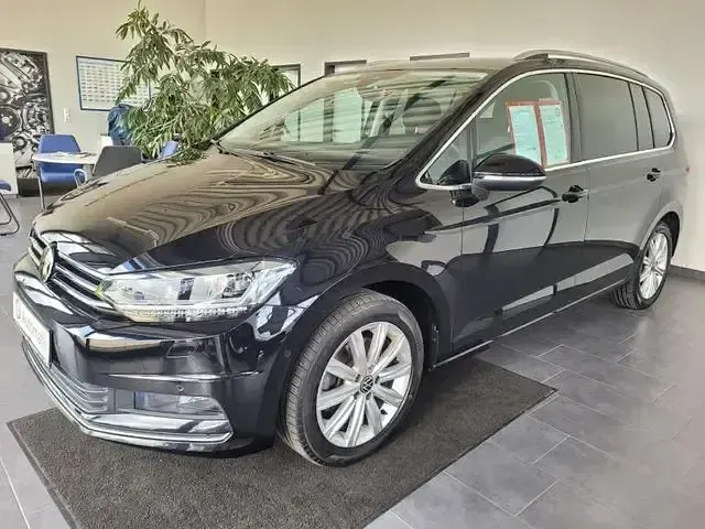 Gebraucht VW Touran Highline 150 PS (110 kW) 2024 Schwarz Van / Kleinbus