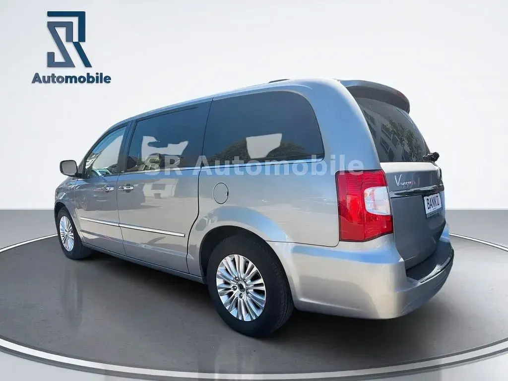 Gebraucht Lancia Voyager Platinum 178 PS (130 kW) 2013 Silber Van / Kleinbus