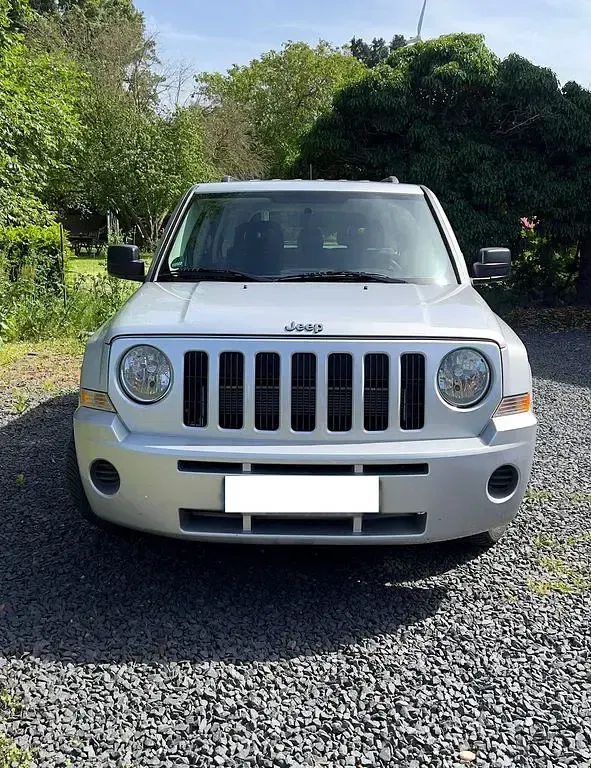 Gebraucht Jeep Patriot Sport 170 PS (125 kW) 2008 Silber SUV