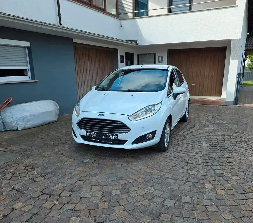 Usata Ford Fiesta Titanium 125 CV (91 kW) 2017 Bianco Utilitaria