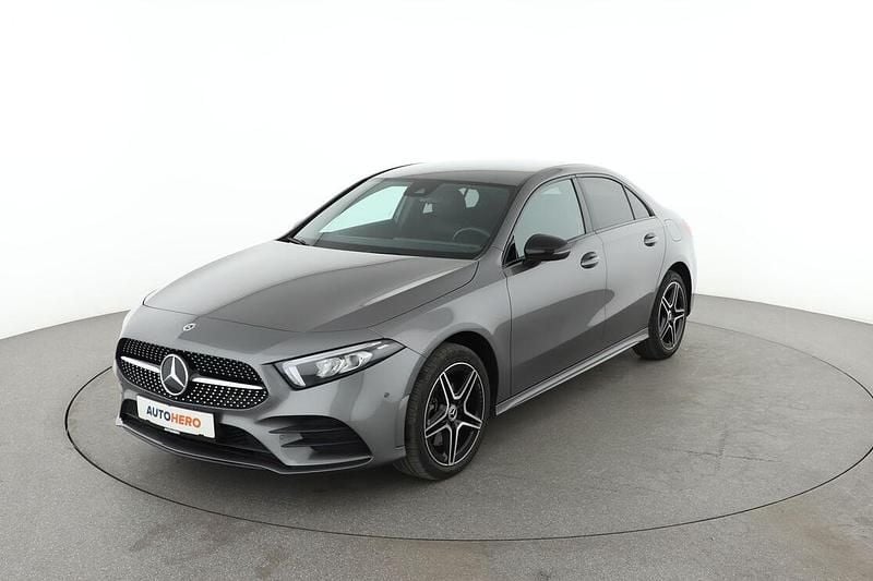 Grau Gebraucht 2021 Mercedes A250 AMG line Limousine | 25.880 € (Guter Preis) - Bild 1/3