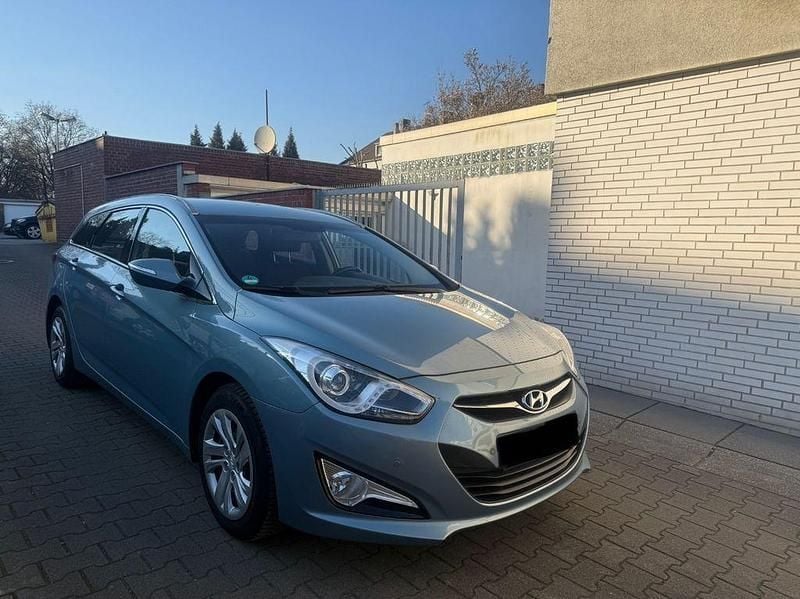 Gebraucht Hyundai i40 Edition 135 PS (99 kW) 2013 Blau Kombi